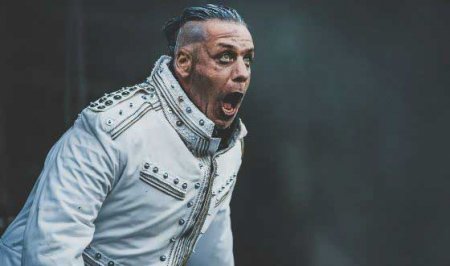 Солист Rammstein побил поклонника, который ему надоедал